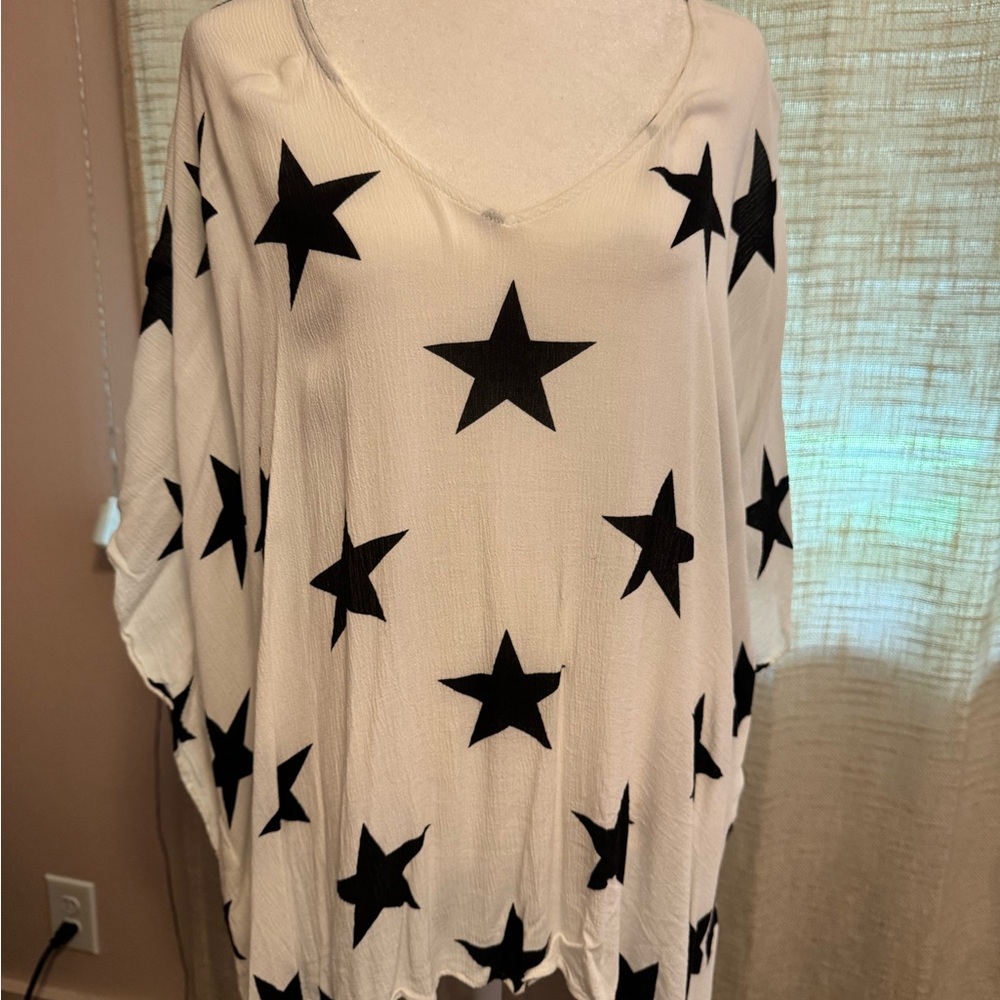 White Star Patterned Flowy Blouse - image 1